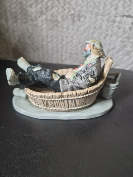 Emmett Kelly Jr. Weary Willy "Saturday Night" Porcelain Figurine - Picture 2 of 3